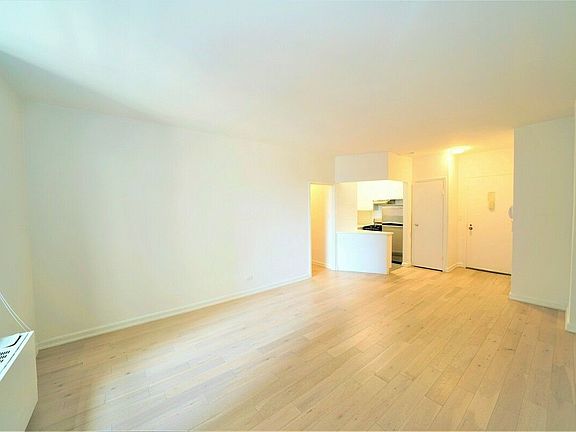 3rd image of 4 Park Ave APT 14H