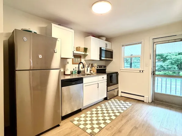 54 Mast Rd, Lee, NH