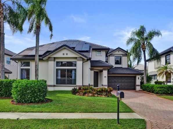 740 Cypress Pointe Dr E