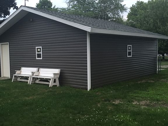 2 car garage, back yard