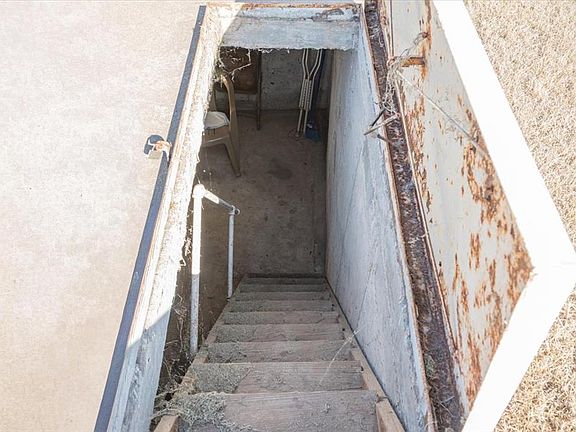 3rd image of 821 E A St
