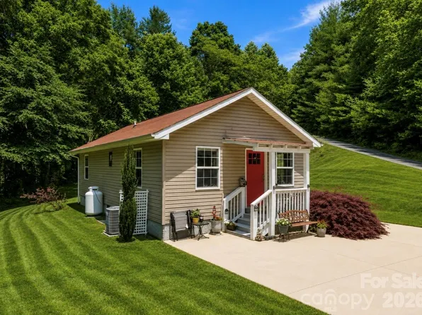 54 Thad Johnson Dr, Saluda, NC 28773