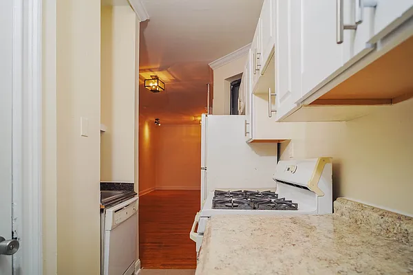 Rented by Dom & E Property Management | media 10