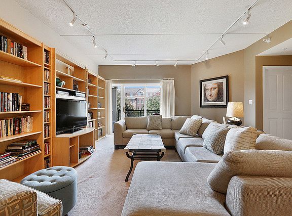 5th image of 405 Village Grn Unit 306