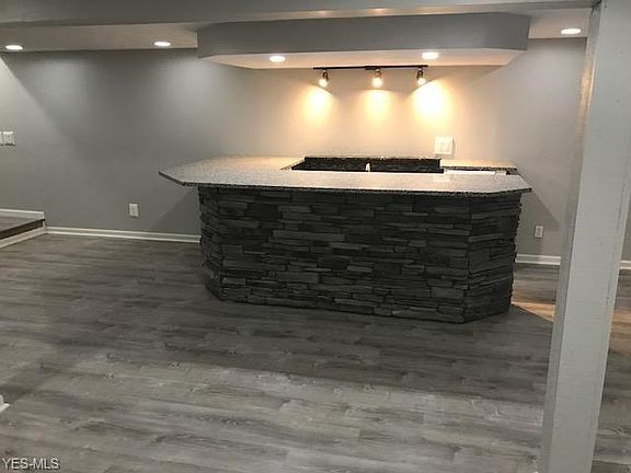 4th image of 264 Pickwick Dr