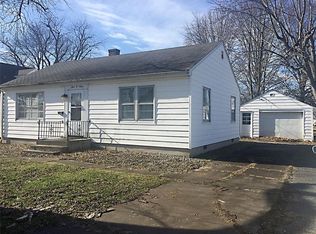 307 NW 2nd St, Casey, IL 62420