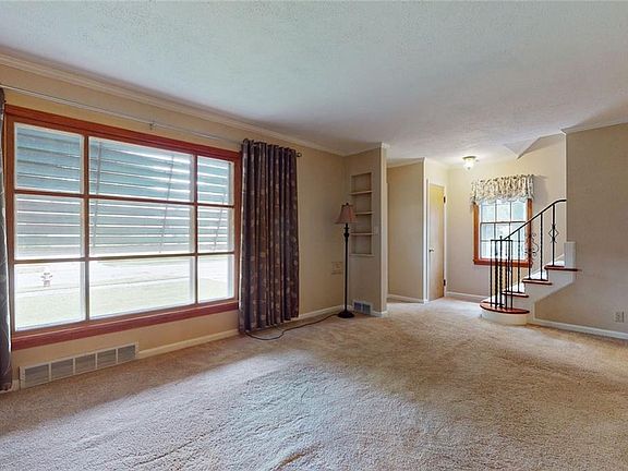3rd image of 1804 Idlehurst Dr