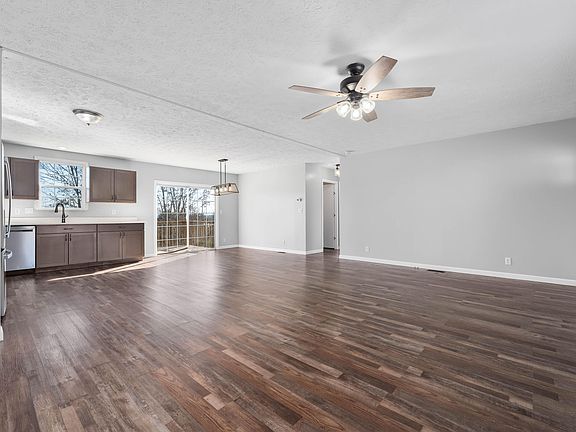 4th image of 1088 Anderson Loop