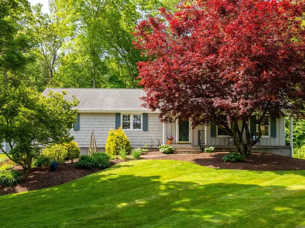 22 Arrowhead Drive, Simsbury, CT 06092