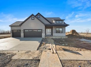 713 Wheatley Dr, Mahomet, IL 61853