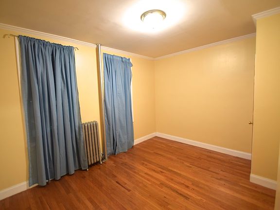 2nd image of 24 Saint Nicholas Pl APT 1B