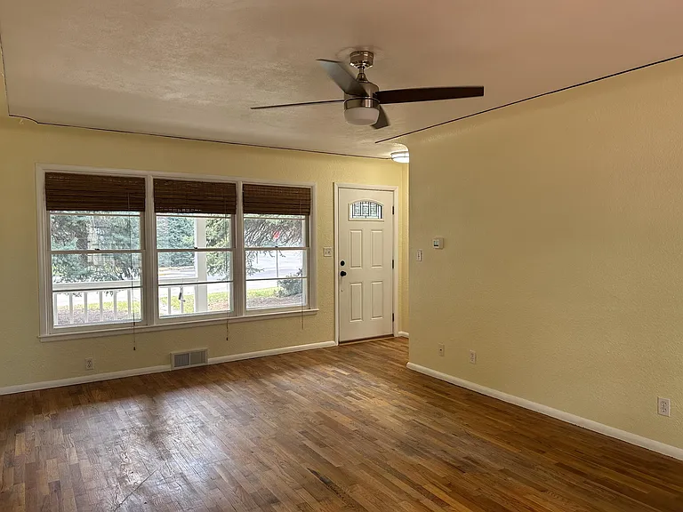 1247 Avenue F — Photo 4