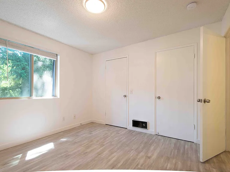 Woodridge Apartments — Photo 14