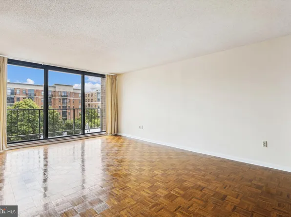 2555 Pennsylvania Ave NW APT 914, Washington, DC 20037