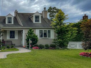 41 Terry Ave, Amityville, NY 11701