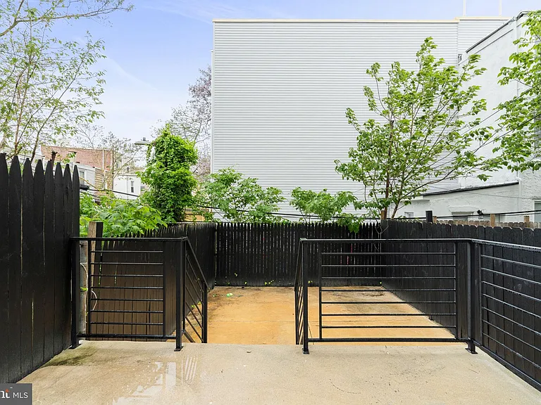 648 N 36th St — Photo 37