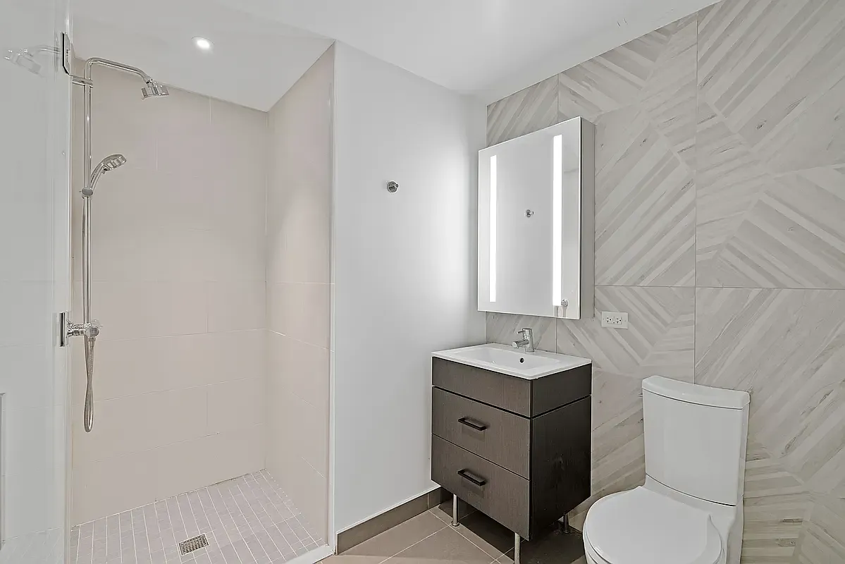 Building Photo - 415 W 120th St #9D