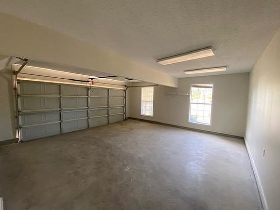 4th image of 130 Brookwood Cir
