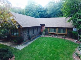 18349 Gill Rd, Livonia, MI 48152