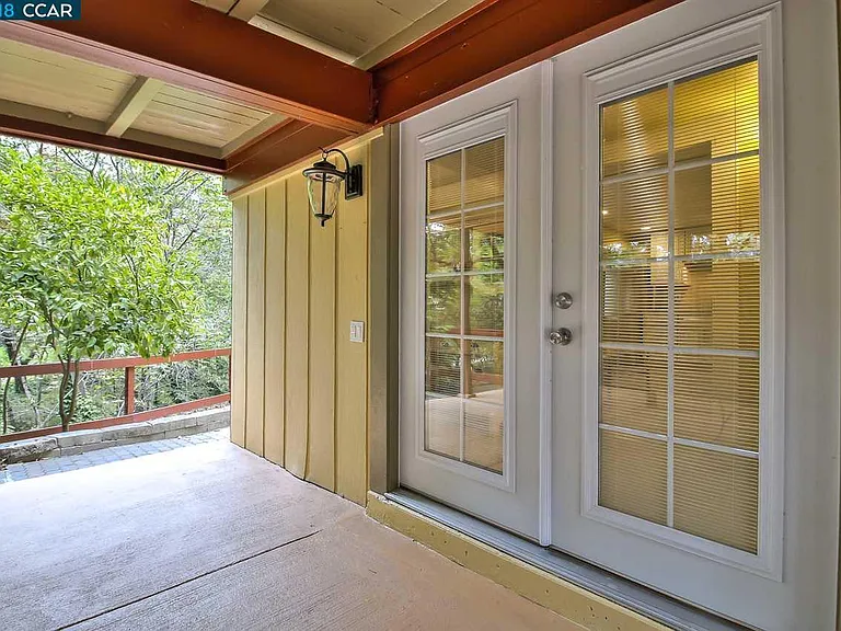 136 Moraga Way #B — Photo 2