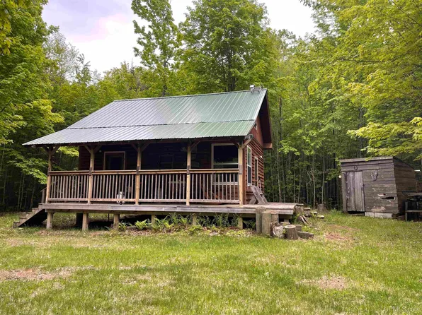 Peepoday Rd, Marquette, MI 49855