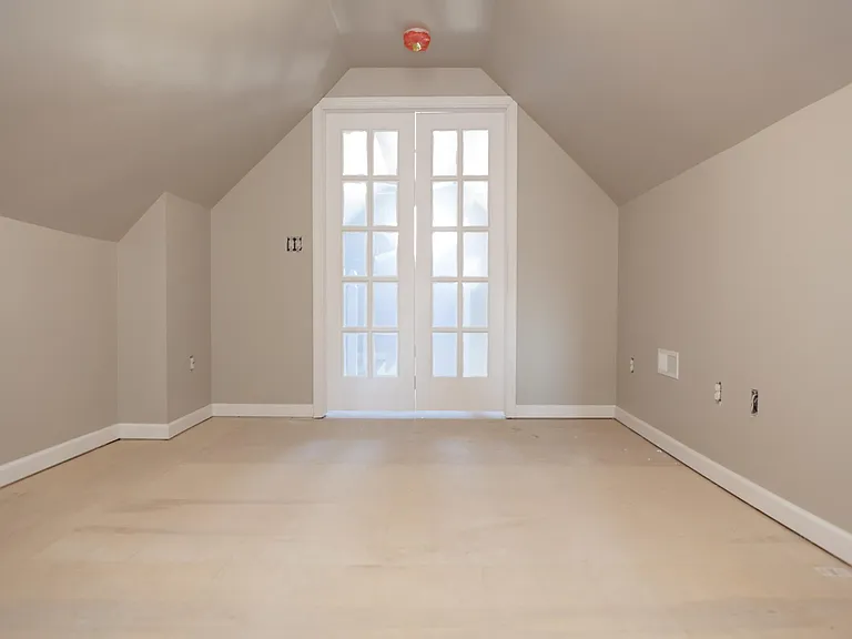307 W Delavan Ave — Photo 2
