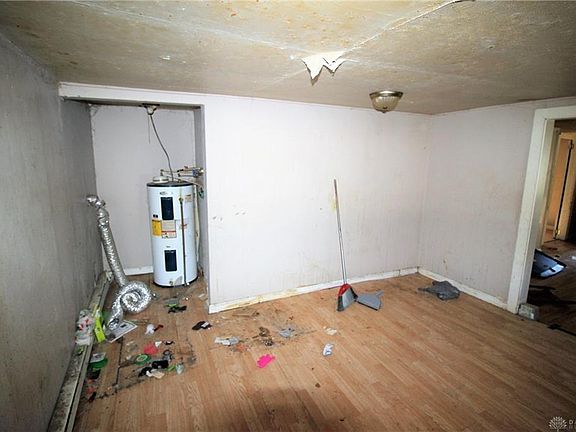 5th image of 410 E Cross St