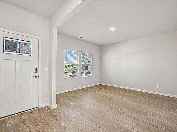 4th image of 168 Thistle Patch Pl