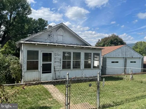 615 9th St, Shenandoah, VA 22849