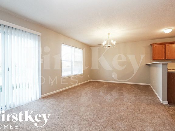 4th image of 1403 Round Lake Rd