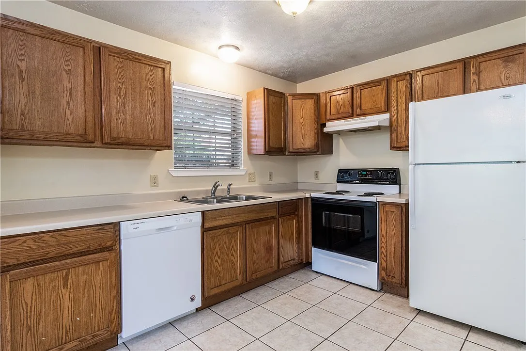 3 bed, 1147 sqft, $1,475 — Photo 3