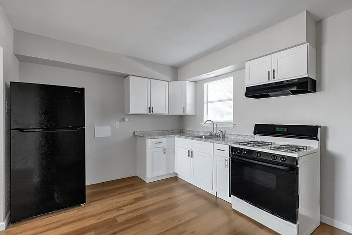 811 John Adams Dr — Photo 8