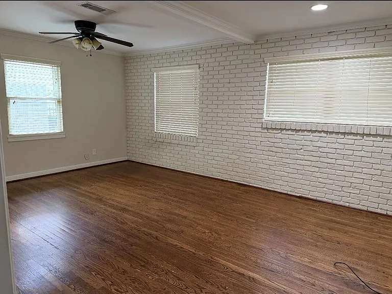 1639 Ebony Ln — Photo 2