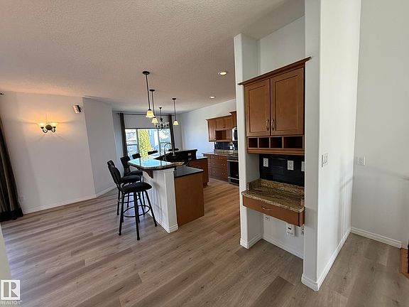 5th image of 2335 Rutherford Way SW