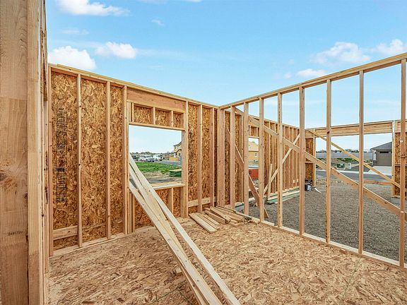 3rd image of 202 Packer St