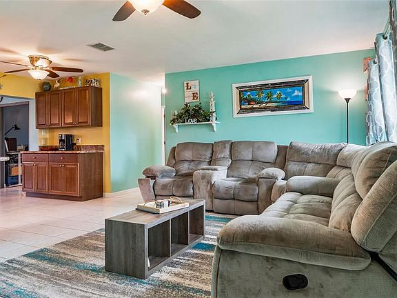 3rd image of 140 BARRE DRIVE NW