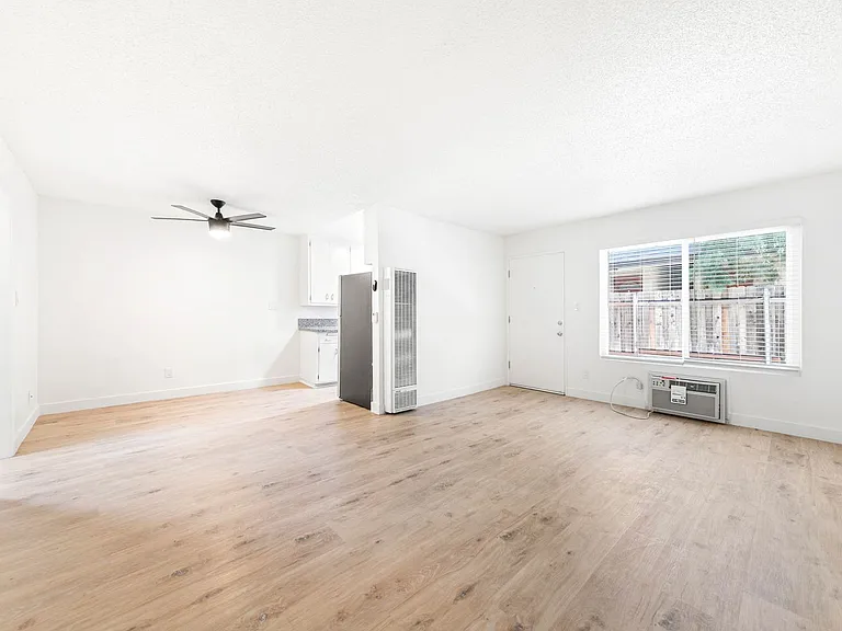 5330 Corteen — Photo 4