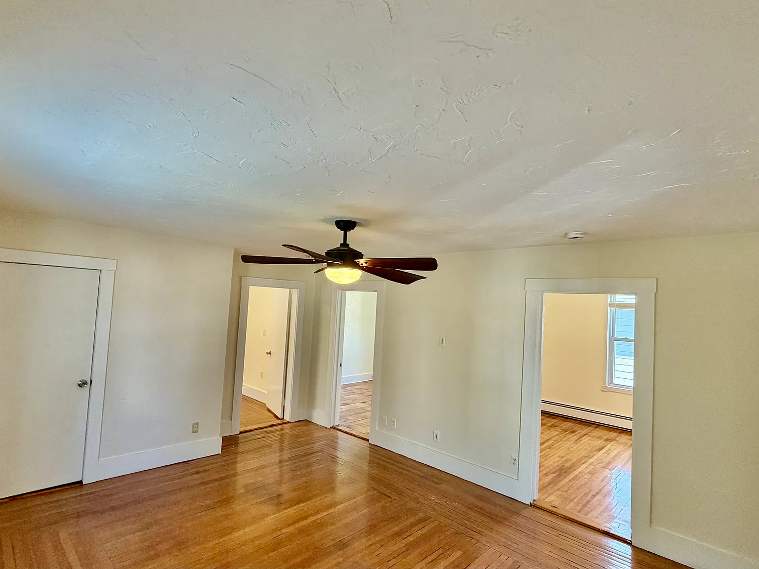 3 bed, 1189 sqft, $2,700 — Photo 3