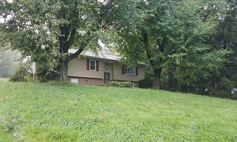 2nd image of 2111 Old Lancaster Pike