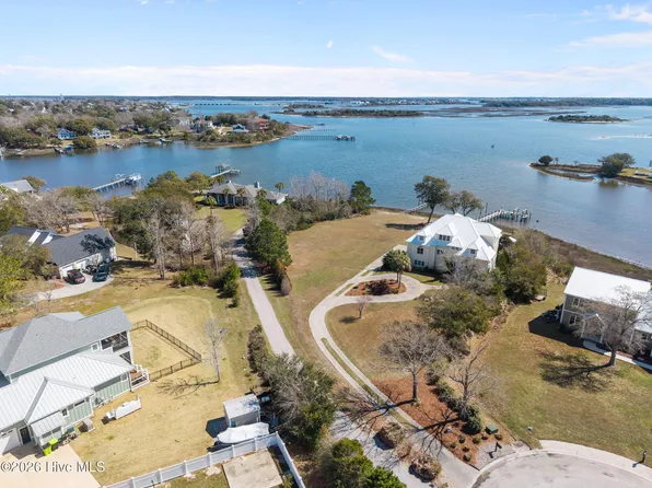 114 Elizabeth Way Court, Swansboro, NC 28584