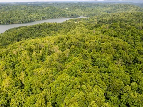 381 W Hill Rd, Grafton, WV 26354