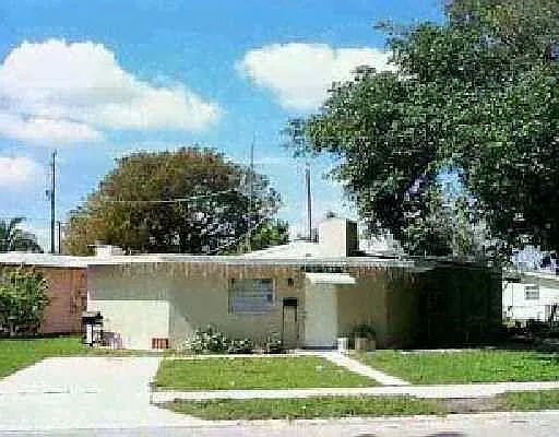 1 bed, 1.0 bath, 425 sqft, $1,375 — Photo 2