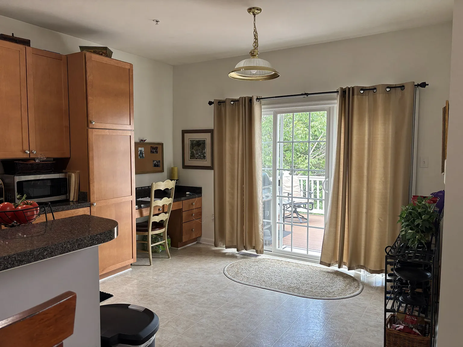 3 bed, 2.5 bath, 2200 sqft, $2,900 — Photo 3