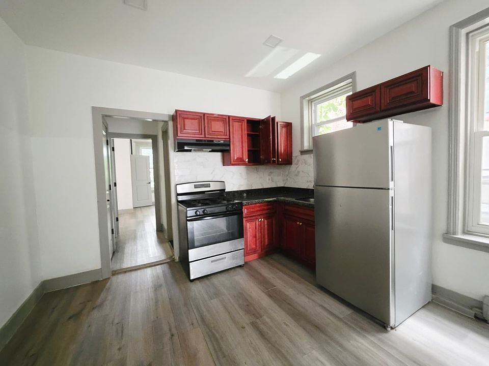 1st image of 83 Bostwick Ave #4