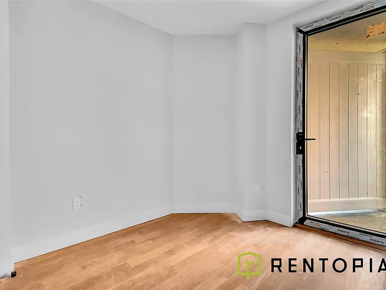 5 Withers St #6D — Photo 8