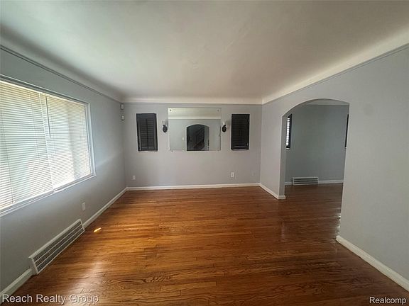 5th image of 8068 Coyle St