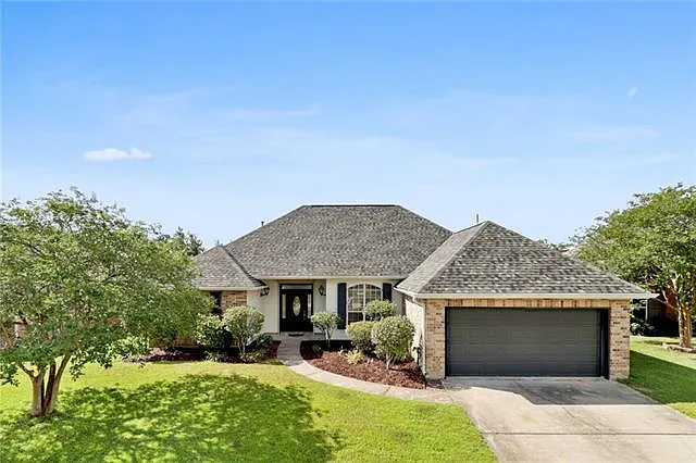 212 Oak Point Dr — Photo 1