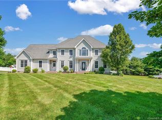 8 Cantor Knl, Ellington, CT 06029