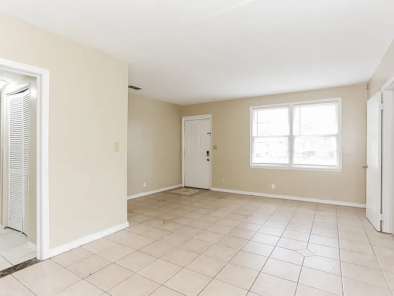 2025 Prospect St E — Photo 4