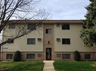 1601 W Stonehenge Dr APT 4, Sycamore, IL 60178